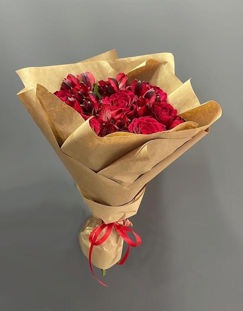 Букет цветов из: Альстромерии и Розы в Серноводском