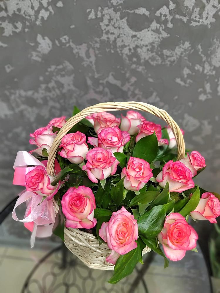 Цветочная композиция из Розы в корзине в Серноводском