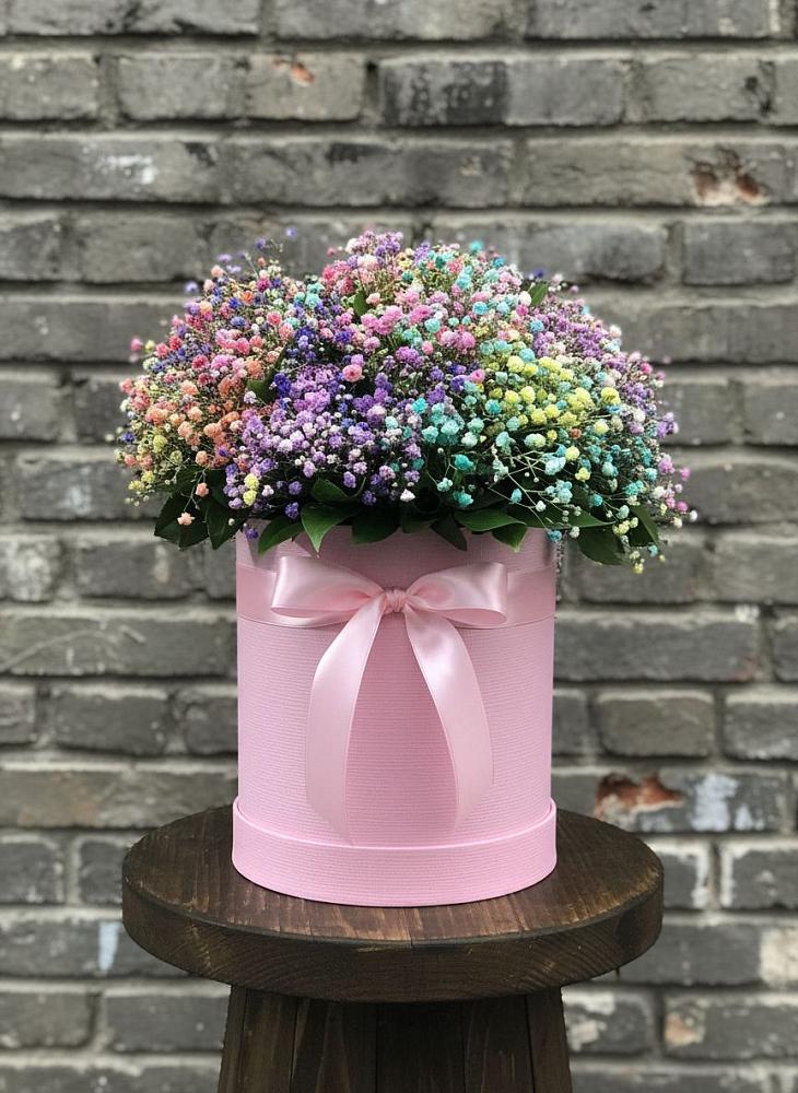 Цветочная композиция из Гипсофила и Розы в шляпной коробке в Серноводском