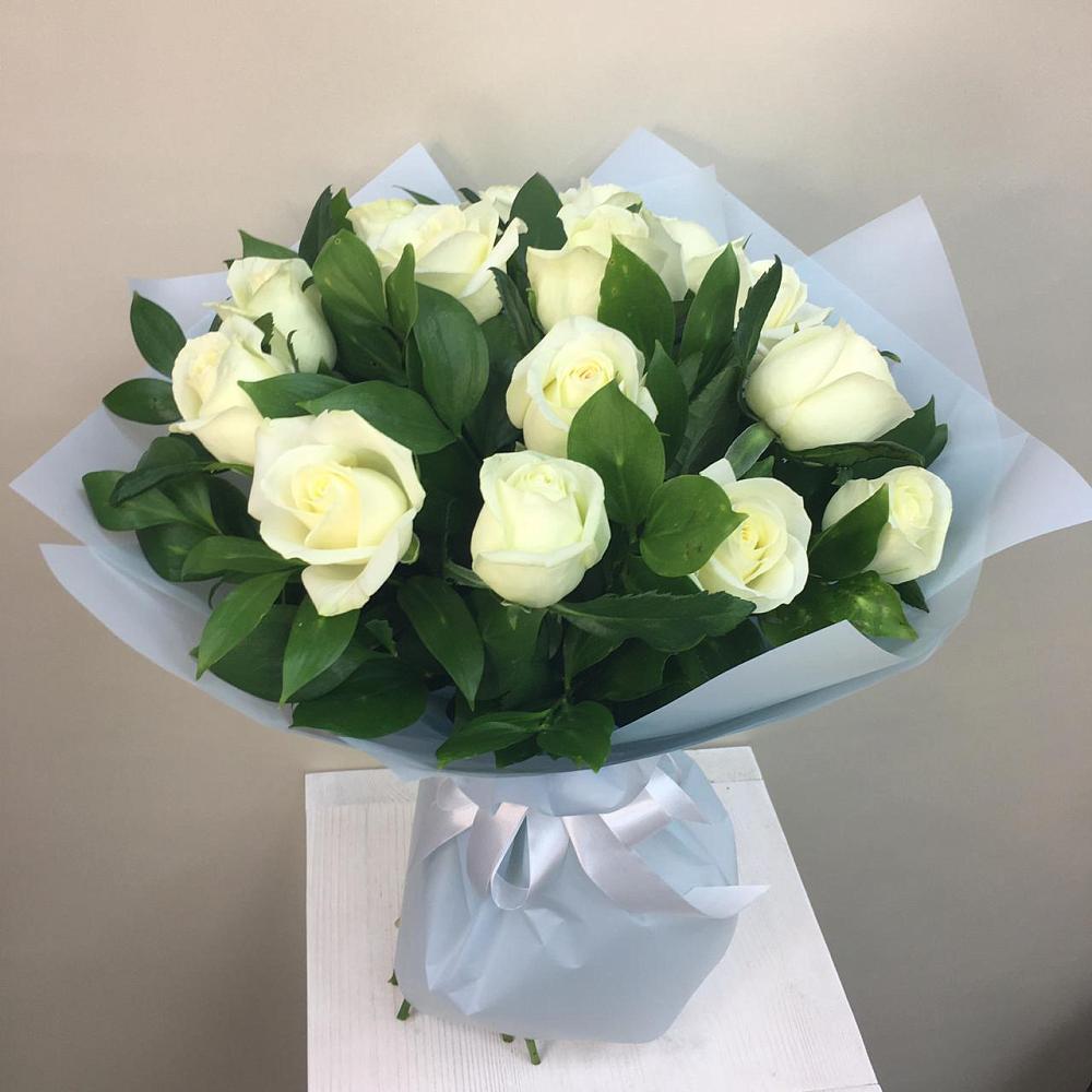 Букет 15 Белых роз Проуд в Серноводском