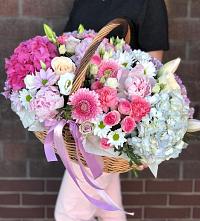 Цветочная композиция из Розы, Хризантемы, Пионы и Лизиантусы в корзине #REPLACE_PRED# Серноводском