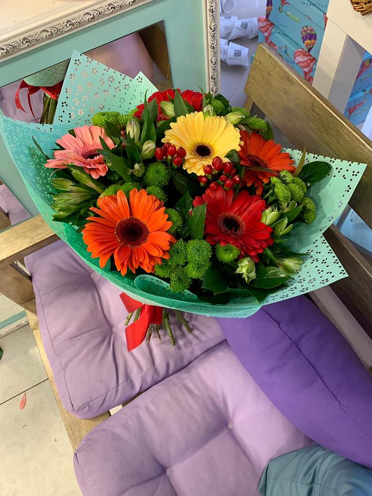 Букет цветов из: Герберы, Хризантемы и Альстромерии в Серноводском