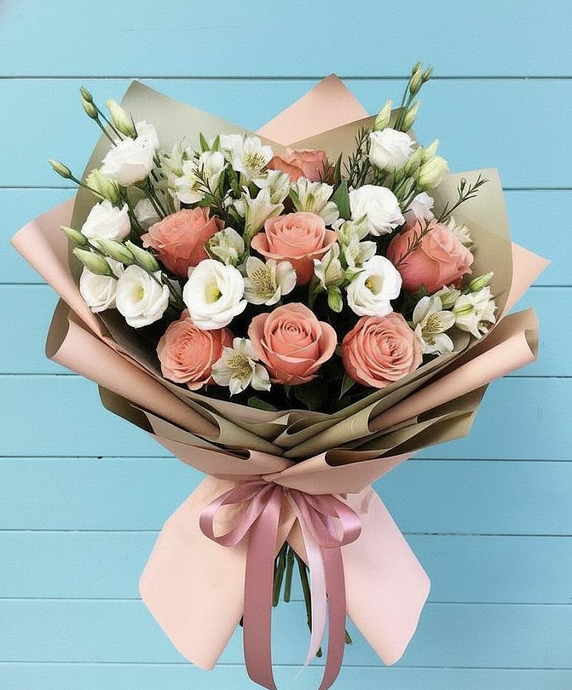 Букет цветов из: Розы, Альстромерии и Лизиантусы в Серноводском