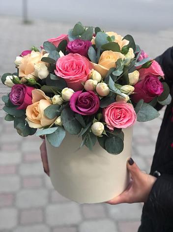 Цветочная композиция из Розы в шляпной коробке в Серноводском