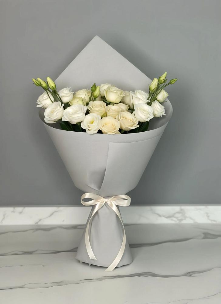 Букет цветов из: Розы и Лизиантусы в Серноводском