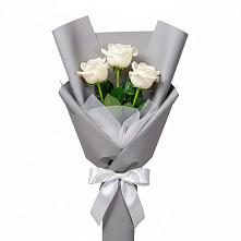 Букет 3 белые розы в Серноводском