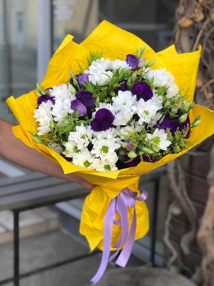 Букет цветов из: Ирисы, Хризантемы и Ромашки в Серноводском