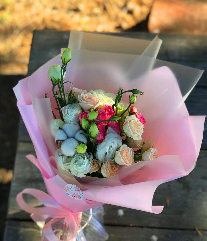 Букет цветов из: Розы и Лизиантусы в Серноводском