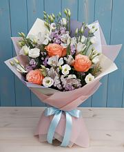 Букет цветов из:  Лизиантусы, Розы, Альстромерии и Гипсофила в Серноводском