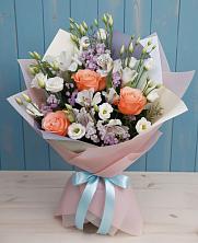 Букет цветов из:  Лизиантусы, Розы, Альстромерии и Гипсофила в Серноводском