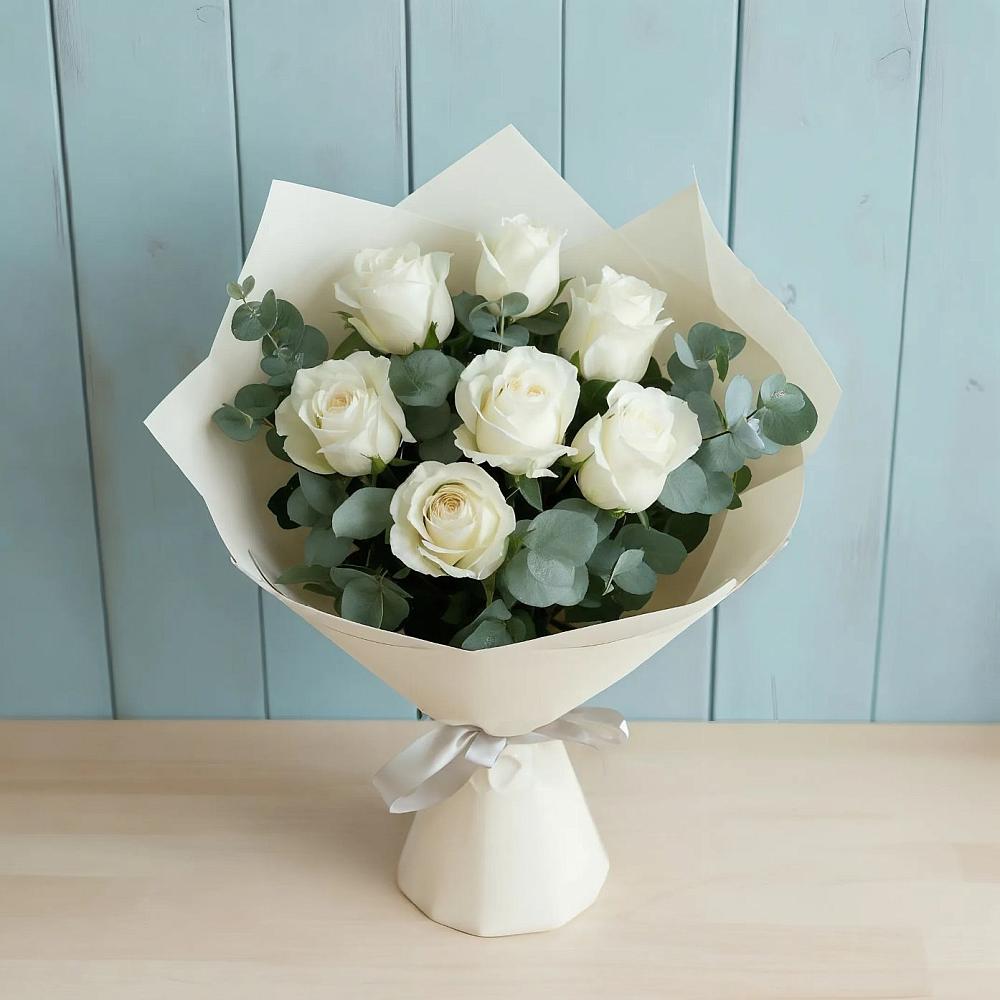 Букет Белые розы в Эвкалипте в Серноводском