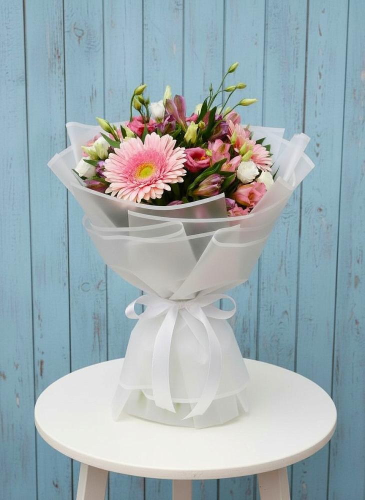 Букет цветов из: Герберы, Альстромерии и Лизиантусы в Серноводском