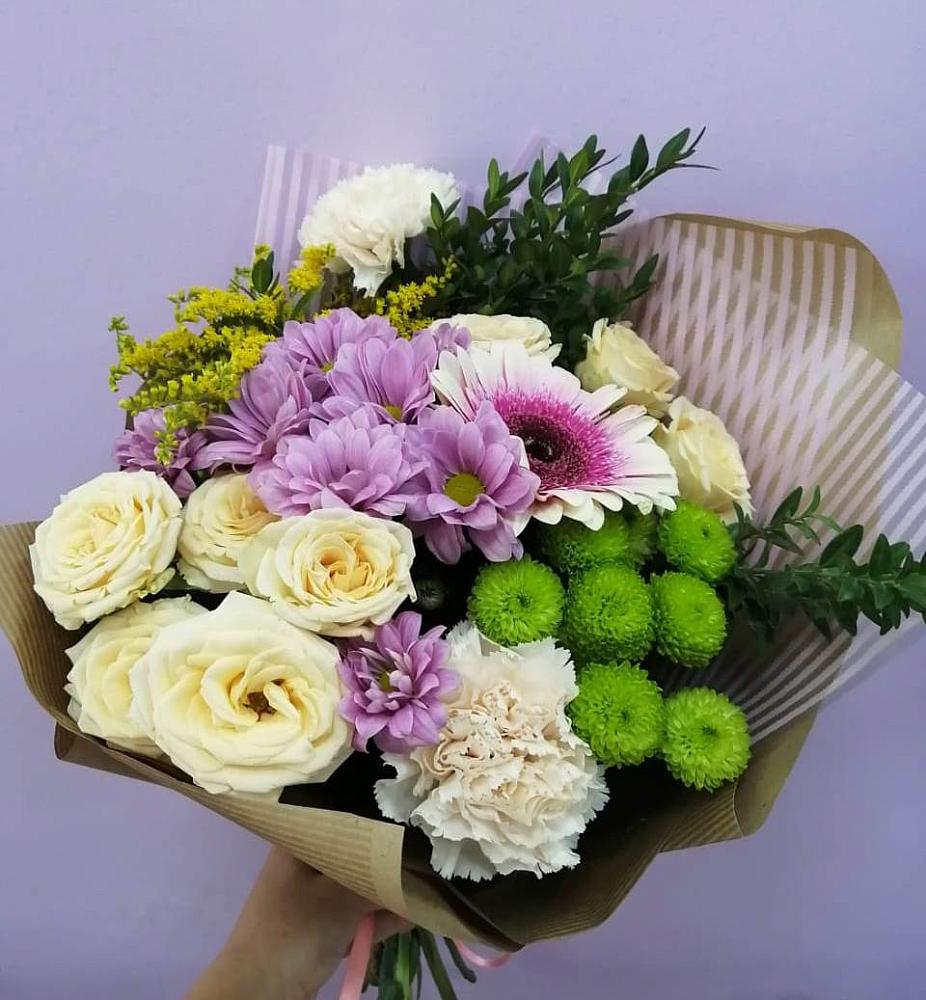 Букет цветов из: Хризантемы, Розы, Гвоздики и Герберы в Серноводском