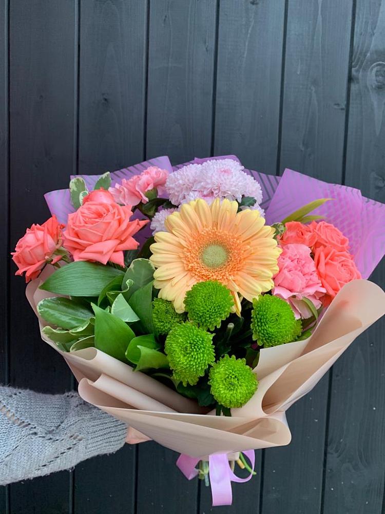 Букет цветов из: Гвоздики, Розы, Герберы и Хризантемы в Серноводском