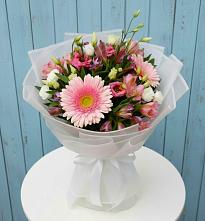 Букет цветов из:  Герберы, Альстромерии и Лизиантусы в Серноводском