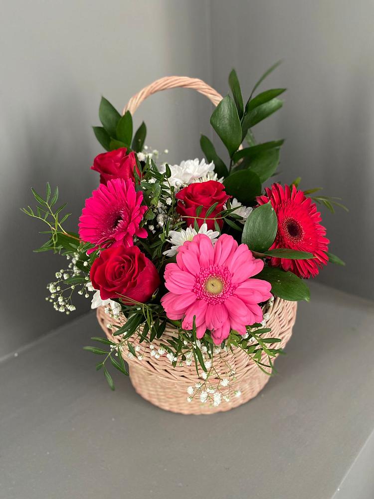 Цветочная композиция из Розы, Хризантемы и Герберы в корзине в Серноводском