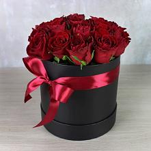 Цветочная композиция из Розы в шляпной коробке в Серноводском