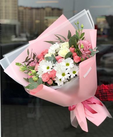 Букет цветов из: Розы, Лизиантусы и Хризантемы в Серноводском