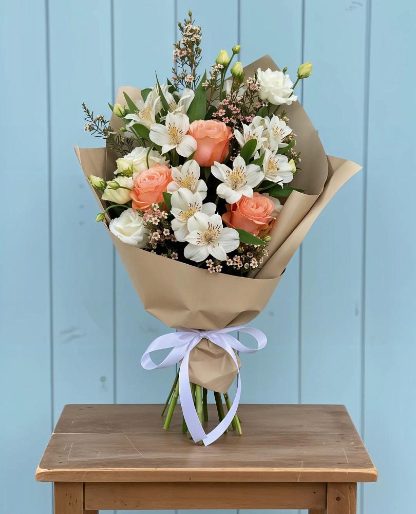 Букет цветов из: Альстромерии, Лизиантусы, Розы и Хризантемы в Серноводском