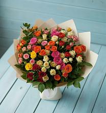 Букет Микс из разноцветных кустовых роз в Серноводском