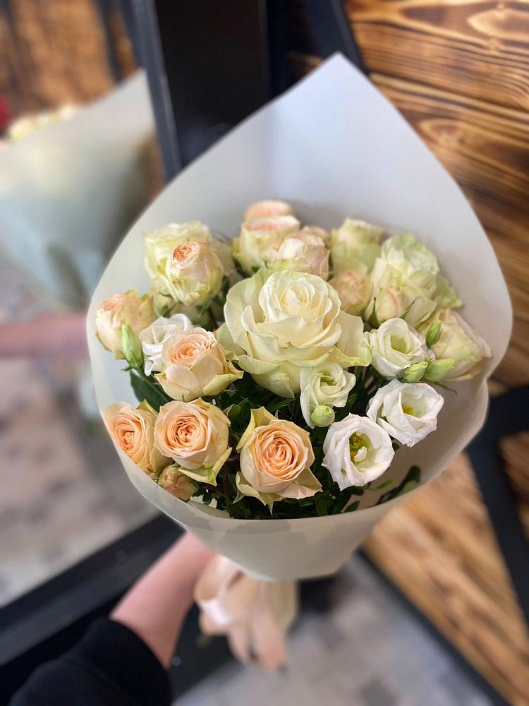 Букет цветов из: Розы и Лизиантусы в Серноводском